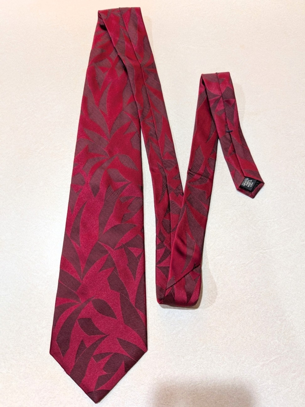 Vintage Murano Italia 100% Silk Tie Burgundy Red Leaf Jacquard Made in USA 3.75
